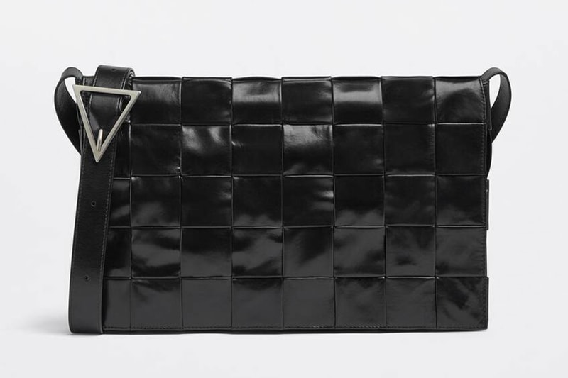 Bottega Veneta のカセットバックに新サイズが登場