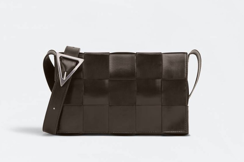 Bottega Veneta のカセットバックに新サイズが登場