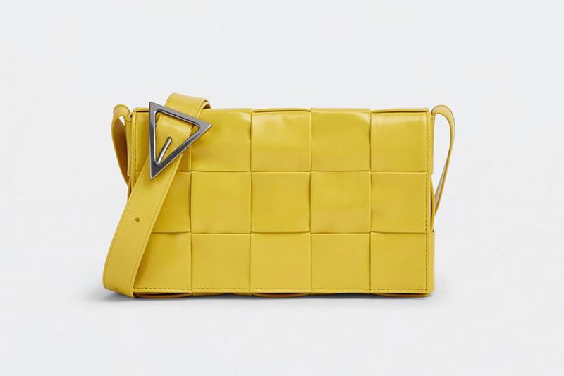 Bottega Veneta のカセットバックに新サイズが登場