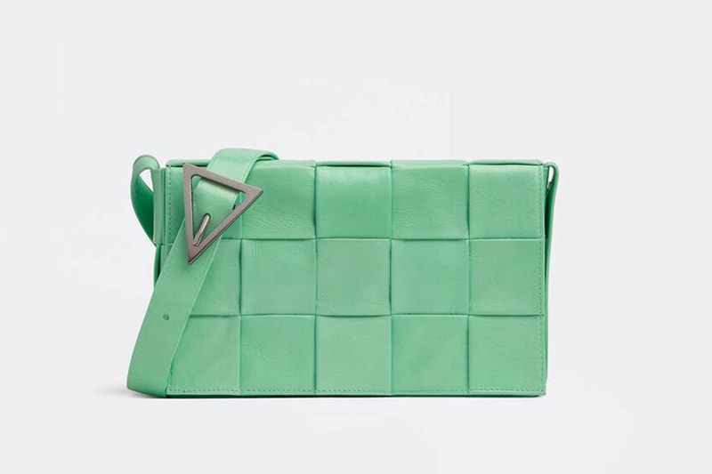 Bottega Veneta のカセットバックに新サイズが登場