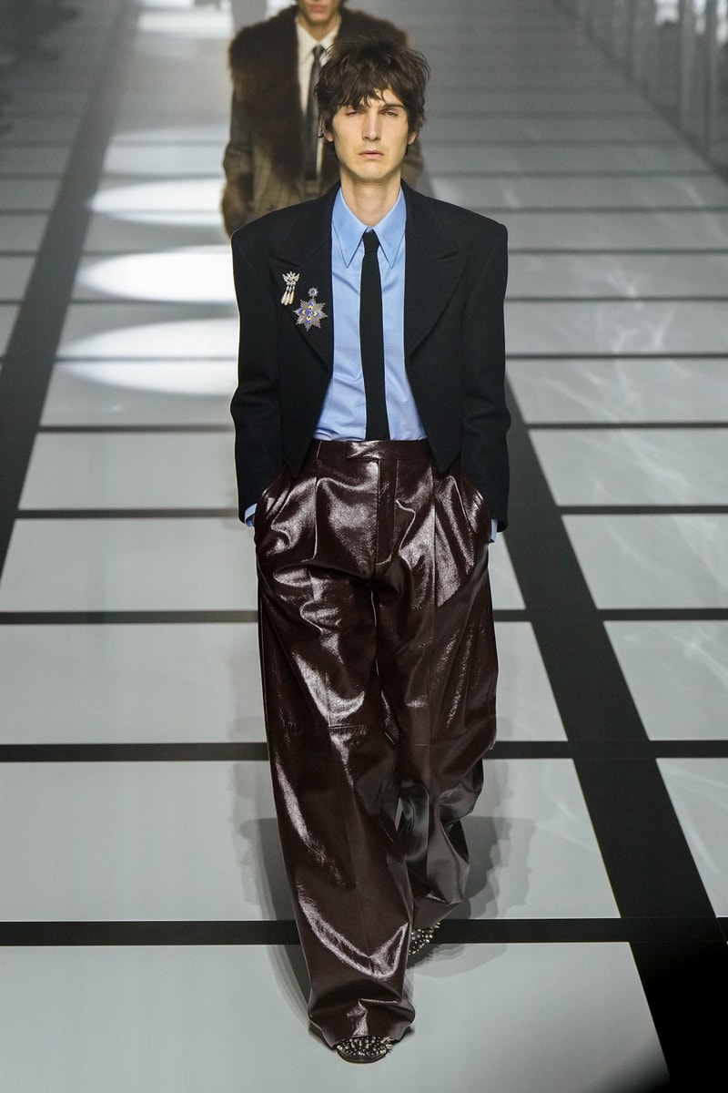 グッチ 2022年秋冬コレクション アディダス Gucci x adidas Unveils Fall 2022 Collection Blazers Jackets Pants Knitwear Latex Trefoil Three Strips Midi Dresses Leather Skirts Corduroy Chiffon Sportswear German Label Luxury Fashion Lookbook Plaid Monogram Pinstripe Patterns Peak Wide Lapel Hats Accessories Blue Yellow  