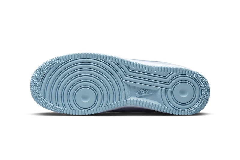 ナイキから部分的に染料に浸したかのような新作エアフォース1が登場 Nike Air Force 1 low blue dye DQ8233-001 2022 suede leather rubber swoosh diy release info