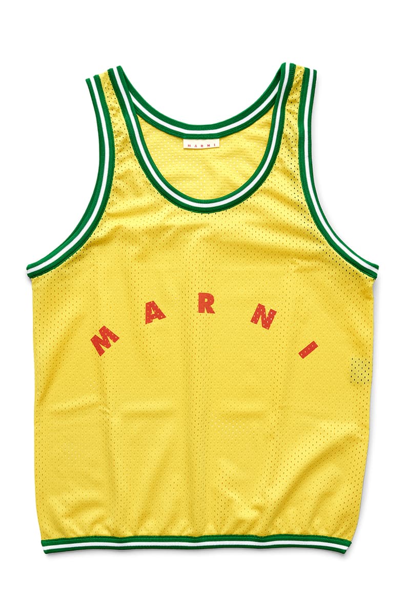 マルニがバスケユニフォームを再現したユニークなショッピングバッグを発売 Marni Basket Tank Top Shopping Bag Tote Yellow Red Green Spring Summer 2022 Francesco Risso Très Bien