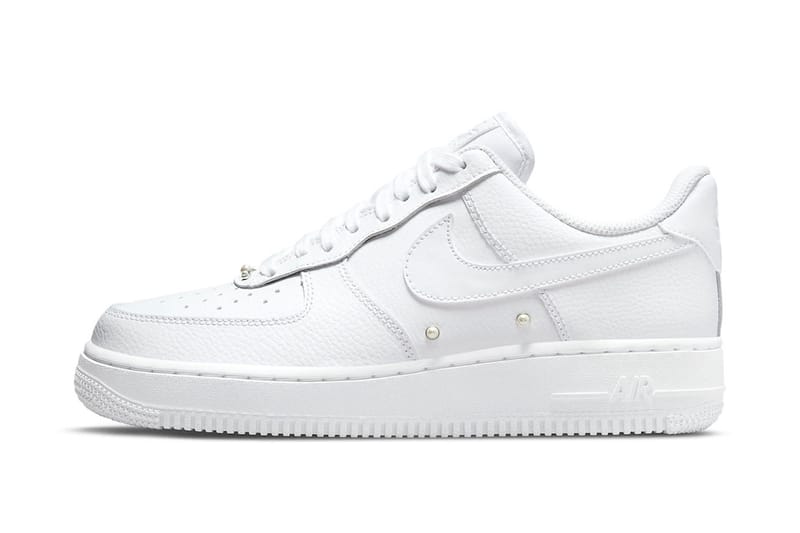 Air Force 1 Low にパールスタッズが施された新作モデルが登場