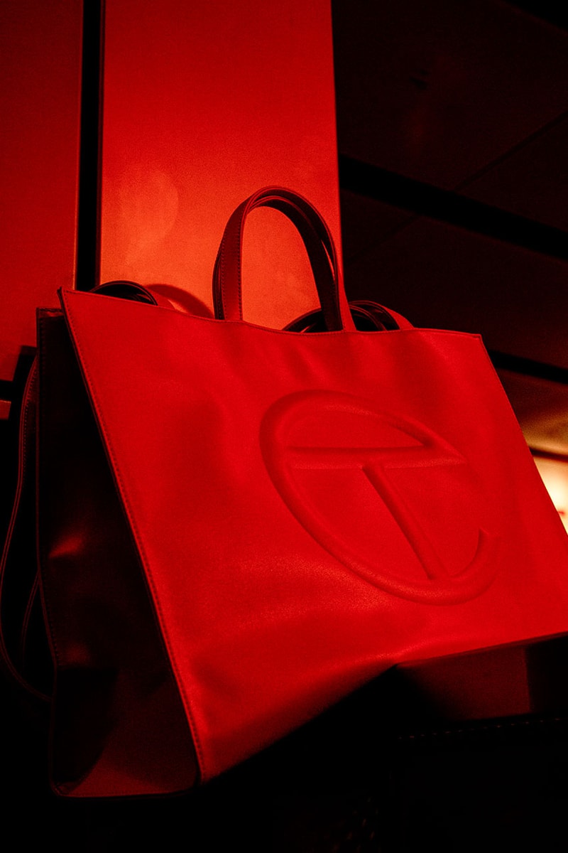 真紅に染め上げられたテルファーの新作コレクションがHBXに登場 Telfar Red Collection Shopping Bags HBX Release Info Price Buy Cap Faux Vegan Leather Belt Logo