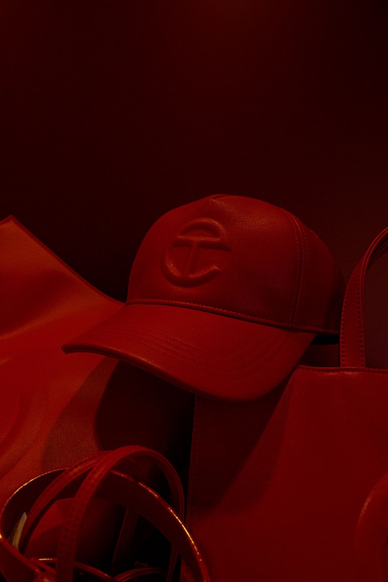 真紅に染め上げられたテルファーの新作コレクションがHBXに登場 Telfar Red Collection Shopping Bags HBX Release Info Price Buy Cap Faux Vegan Leather Belt Logo