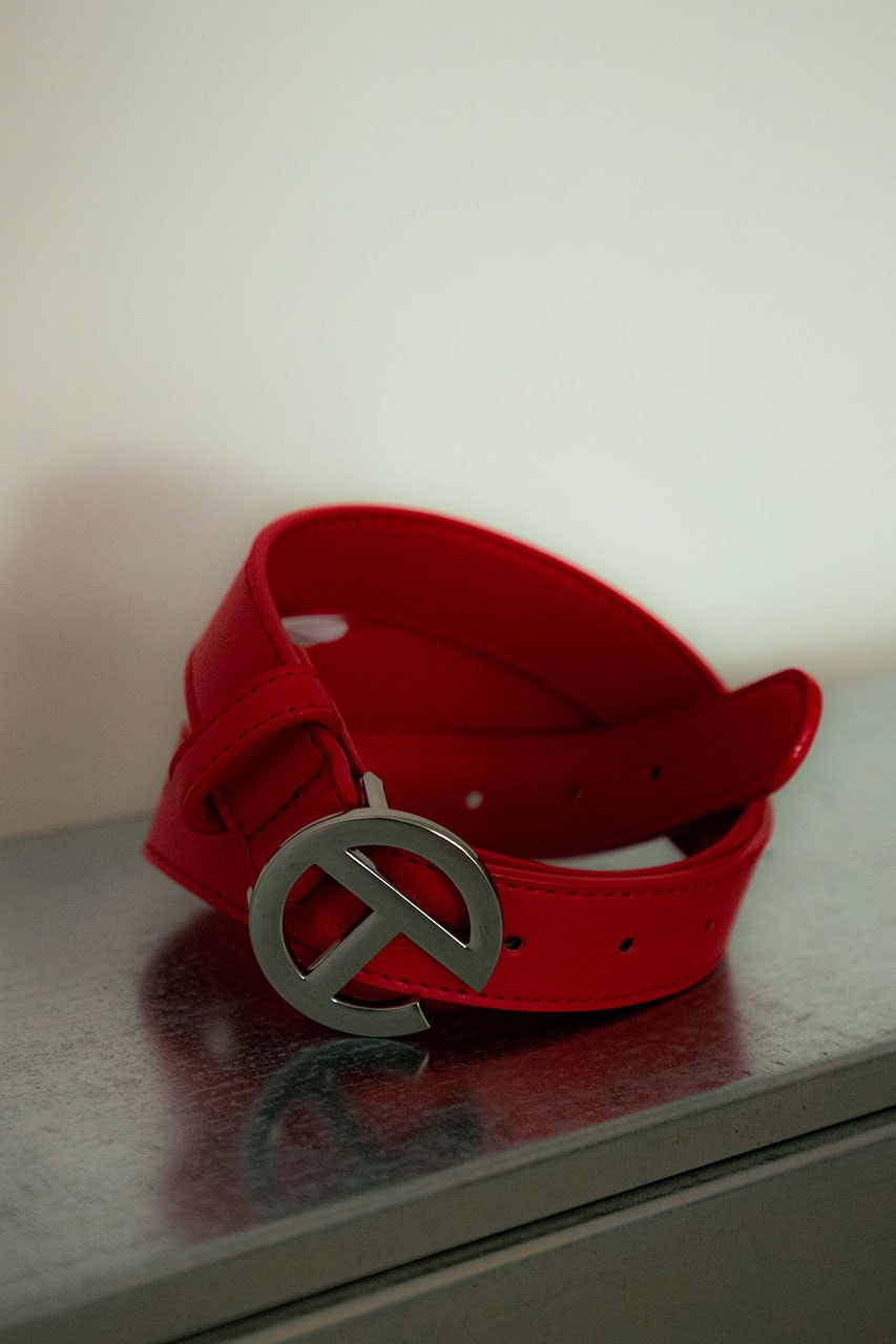 真紅に染め上げられたテルファーの新作コレクションがHBXに登場 Telfar Red Collection Shopping Bags HBX Release Info Price Buy Cap Faux Vegan Leather Belt Logo