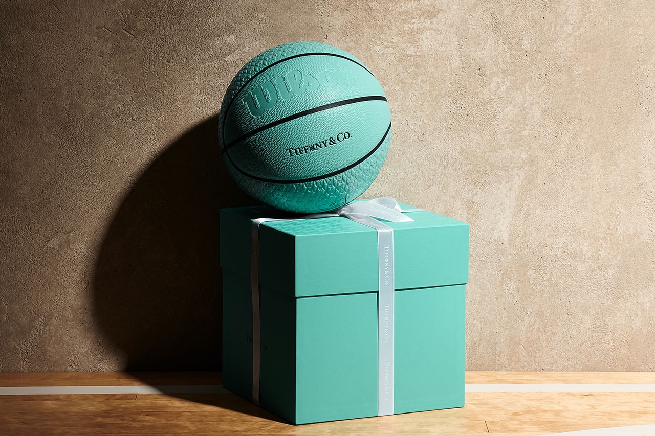 ティファニーがダニエル・アーシャムとのコラボバスケットボールを発表 Tiffany & Co. and Daniel Arsham collab basket ball made by wilson relase stockX pop up info 2022 NBA ALL STAR WEEKEND Cleaveland Cavaliers