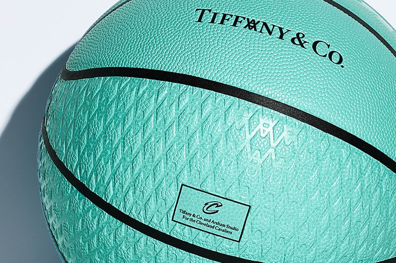 ティファニーがダニエル・アーシャムとのコラボバスケットボールを発表 Tiffany & Co. and Daniel Arsham collab basket ball made by wilson relase stockX pop up info 2022 NBA ALL STAR WEEKEND Cleaveland Cavaliers