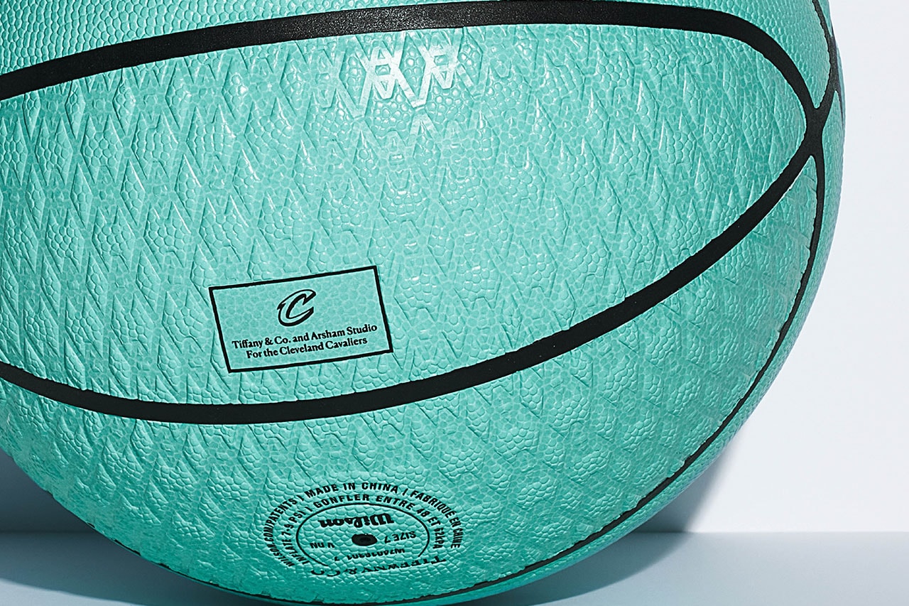 ティファニーがダニエル・アーシャムとのコラボバスケットボールを発表 Tiffany & Co. and Daniel Arsham collab basket ball made by wilson relase stockX pop up info 2022 NBA ALL STAR WEEKEND Cleaveland Cavaliers