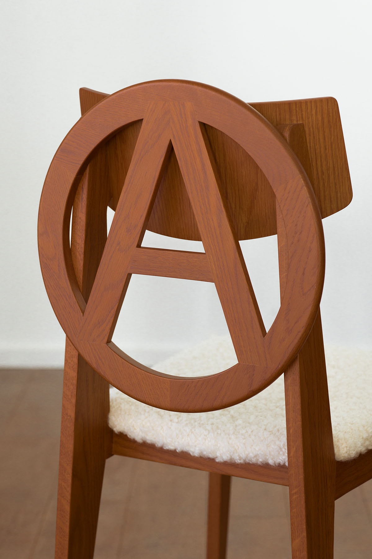 アンダーカバーから天童木工製作のアナーキーチェアが発売 UNDERCOVER x TENDO MOKKO collab Anarchy Chair release info