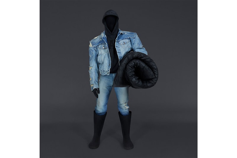 イージーギャップ x バレンシアガ Kanye West（カニエ・ウェスト） ye デムナ・ヴァザリア demnaYEEZY GAP x  Balenciaga が販売開始