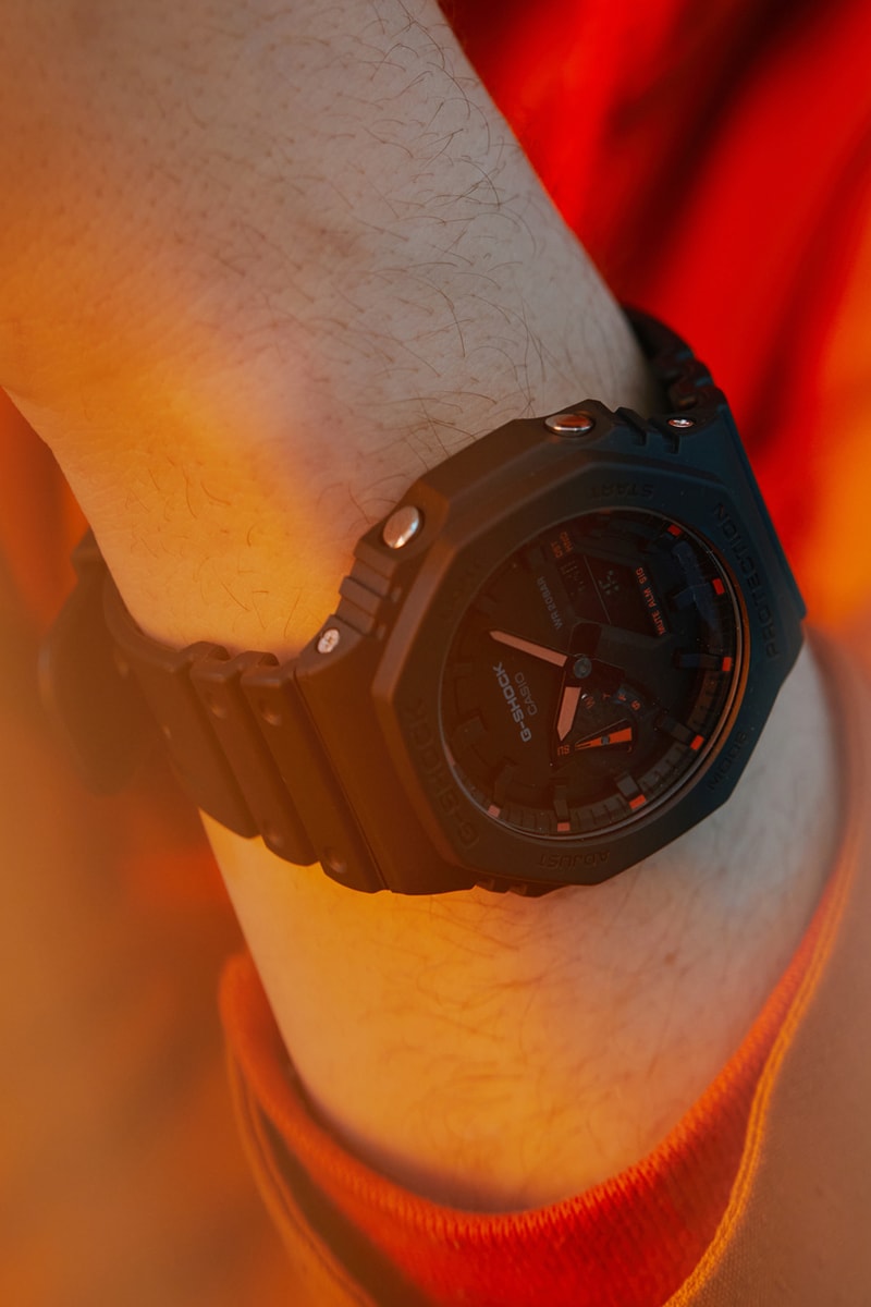 Gショックからネオンカラーのアクセントを加えたGA-2100が発売 G-Shock’s GA-2100 Matte Black Neon Internal Hands Label Dial Indicators Carbon Fiber LED Backlight Shock-Resistant Waterproof Water-Resistant Watches Timepieces Techno Dance Tokyo Japan Stopwatch Countdown Timer  