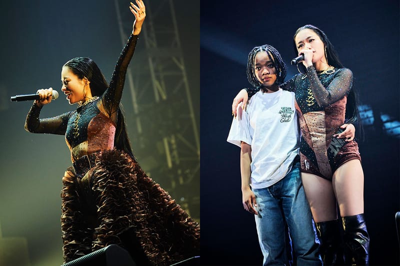 Awich が日本武道館公演にて Nike x TOMO KOIZUMI のスペシャル衣装を着用