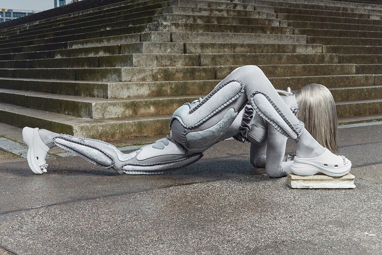 Balenciaga x Crocs から曲線的なヒールを備えた新作サンダルが登場