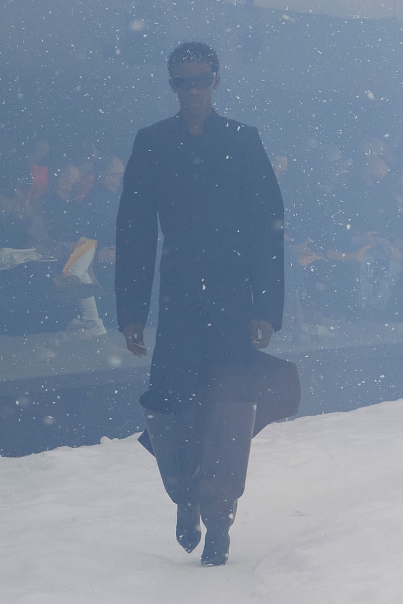バレンシアガ デムナ balenciaga winter 22 360 collection runway paris fashion week demna blizzard 