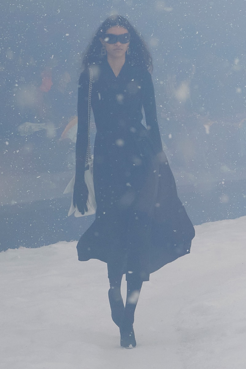 バレンシアガ デムナ balenciaga winter 22 360 collection runway paris fashion week demna blizzard 