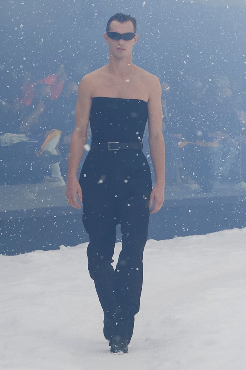 バレンシアガ デムナ balenciaga winter 22 360 collection runway paris fashion week demna blizzard 