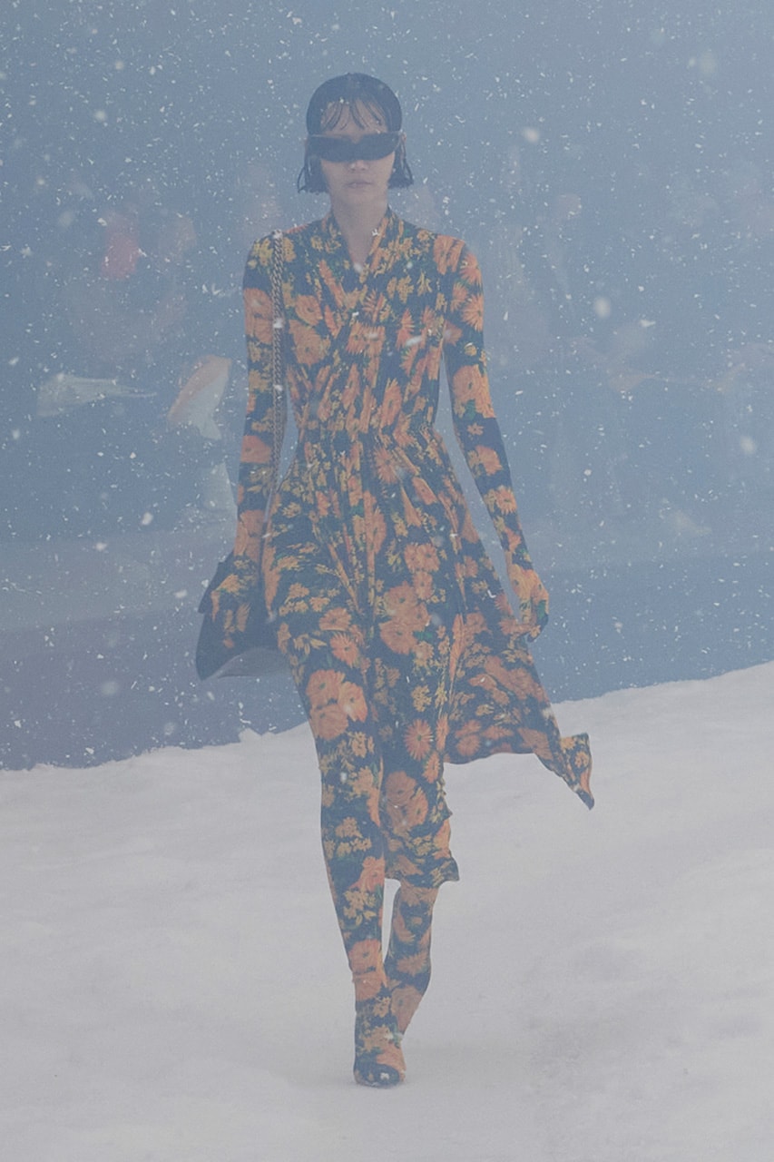 バレンシアガ デムナ balenciaga winter 22 360 collection runway paris fashion week demna blizzard 