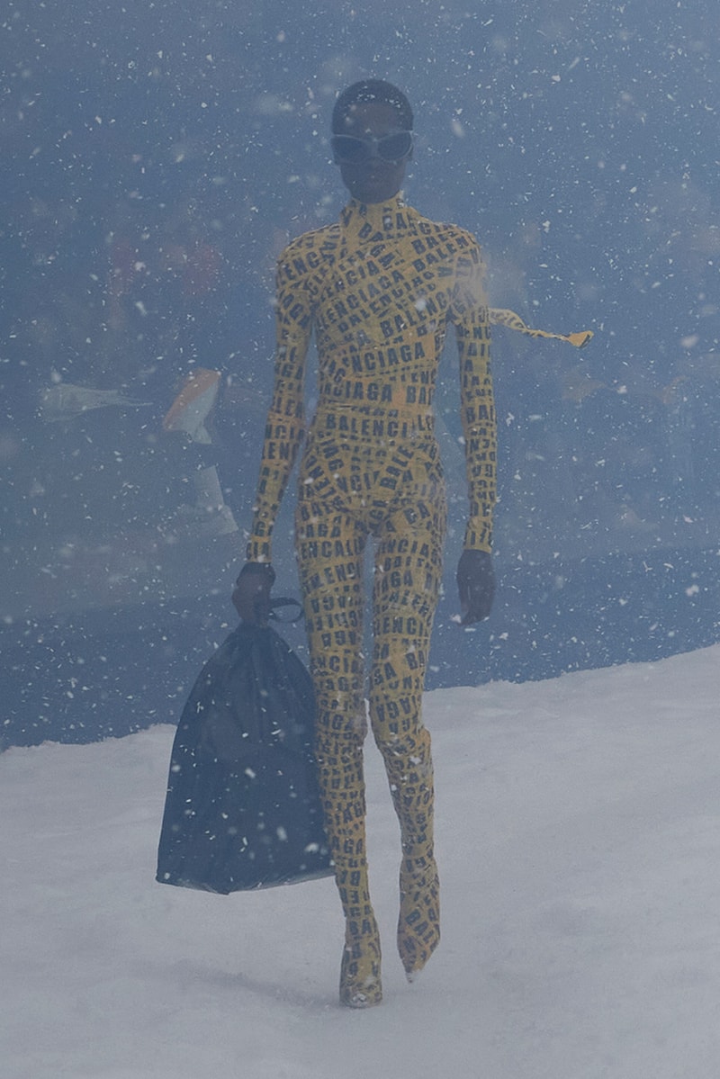 バレンシアガ デムナ balenciaga winter 22 360 collection runway paris fashion week demna blizzard 