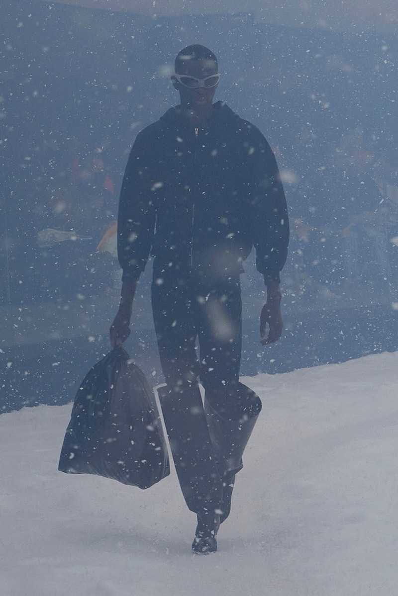 バレンシアガ デムナ balenciaga winter 22 360 collection runway paris fashion week demna blizzard 