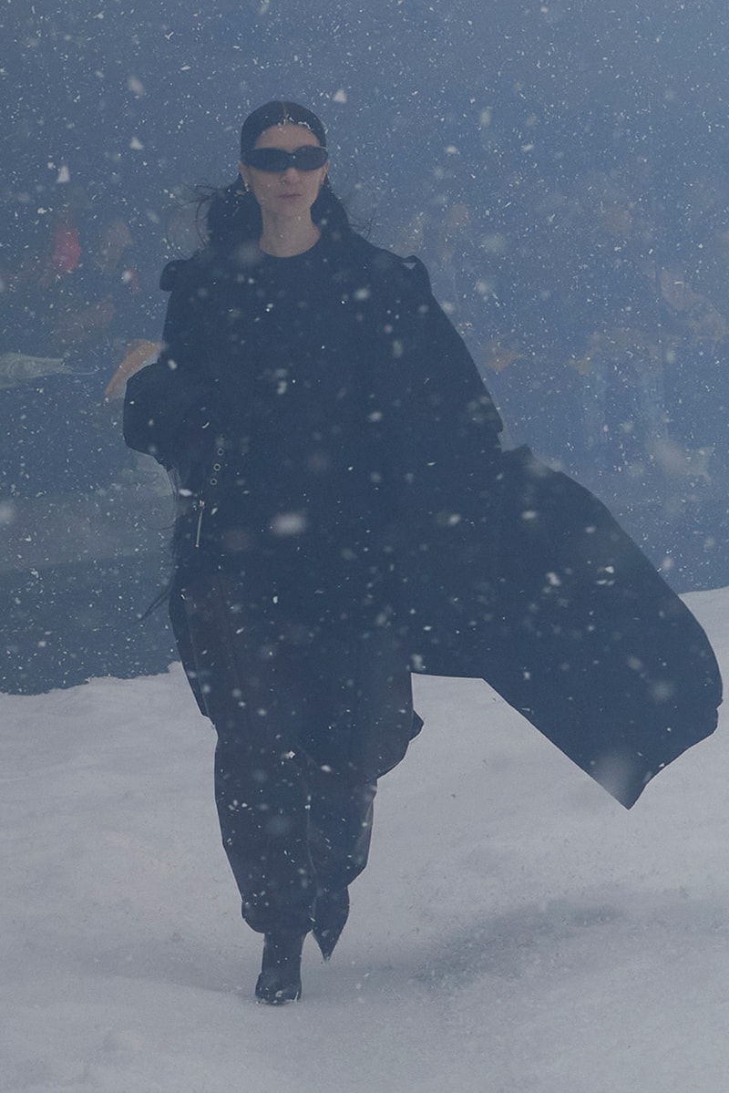バレンシアガ デムナ balenciaga winter 22 360 collection runway paris fashion week demna blizzard 