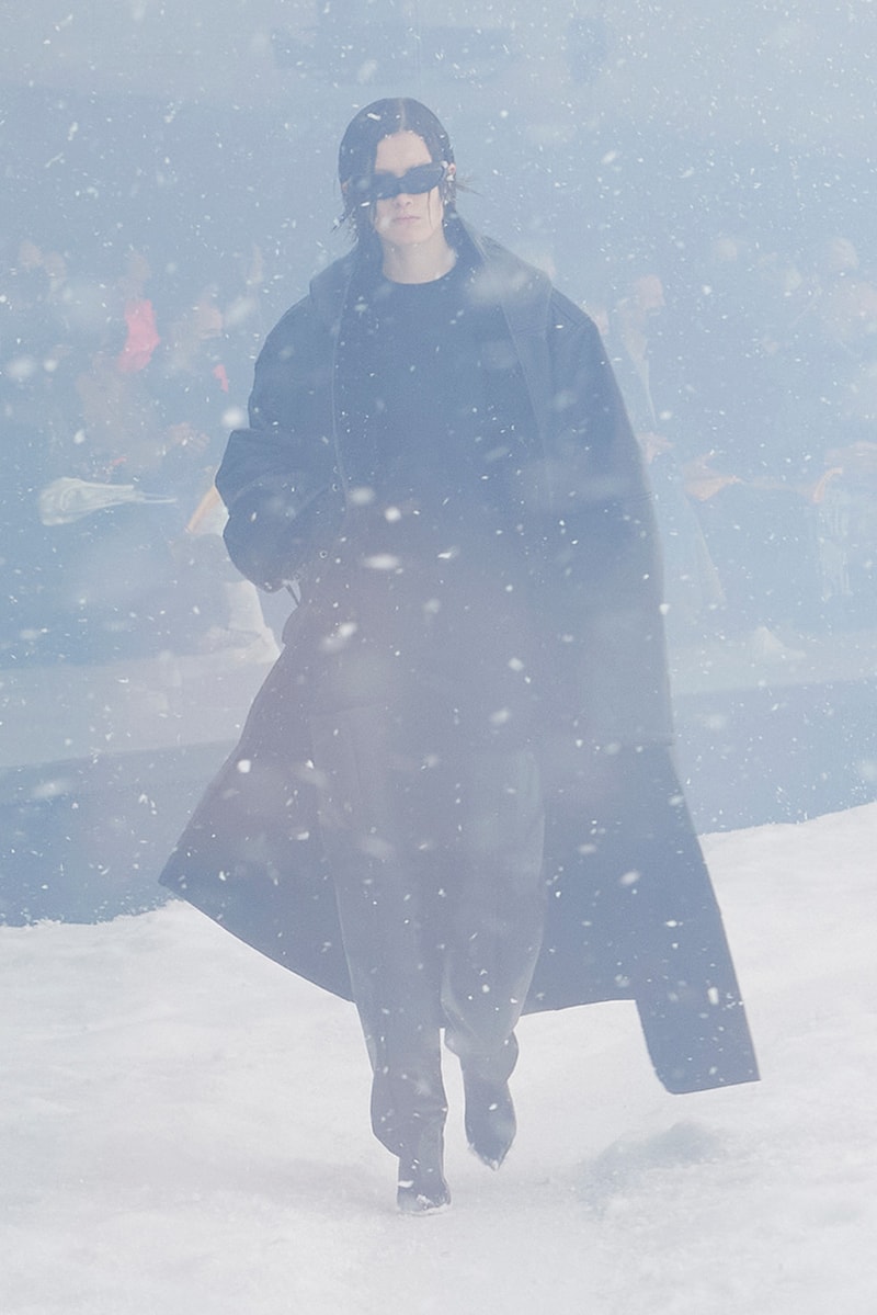バレンシアガ デムナ balenciaga winter 22 360 collection runway paris fashion week demna blizzard 