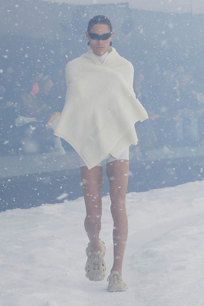 バレンシアガ デムナ balenciaga winter 22 360 collection runway paris fashion week demna blizzard 