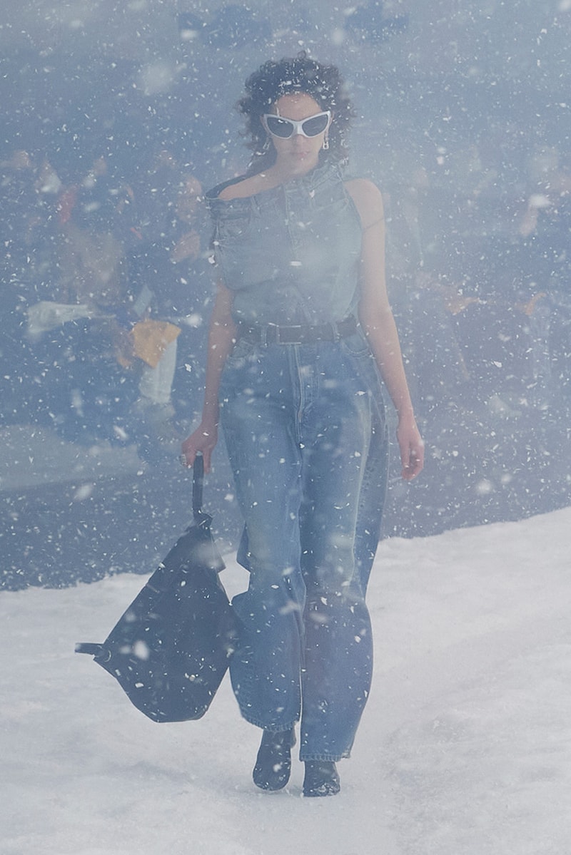 バレンシアガ デムナ balenciaga winter 22 360 collection runway paris fashion week demna blizzard 