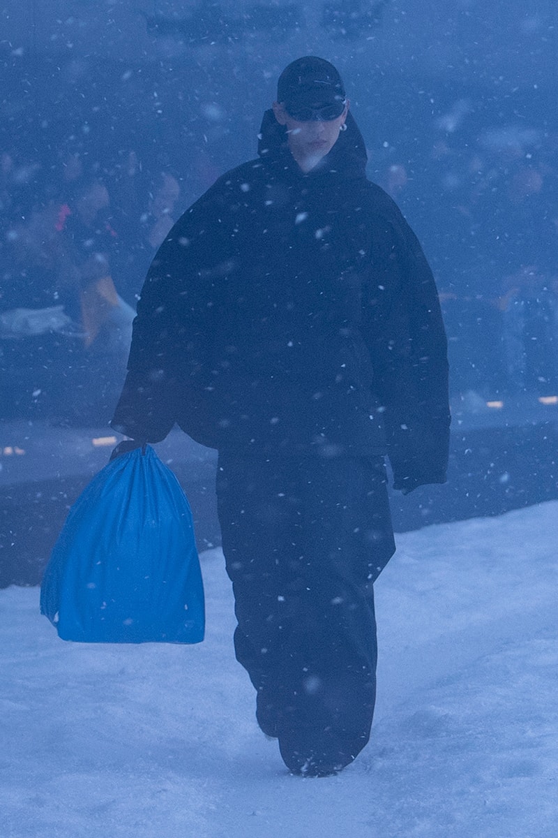 バレンシアガ デムナ balenciaga winter 22 360 collection runway paris fashion week demna blizzard 