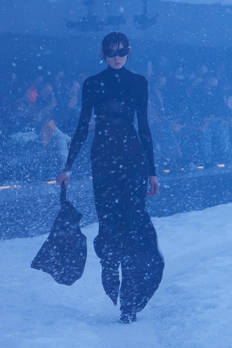 バレンシアガ デムナ balenciaga winter 22 360 collection runway paris fashion week demna blizzard 