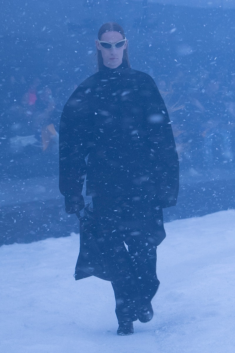 バレンシアガ デムナ balenciaga winter 22 360 collection runway paris fashion week demna blizzard 