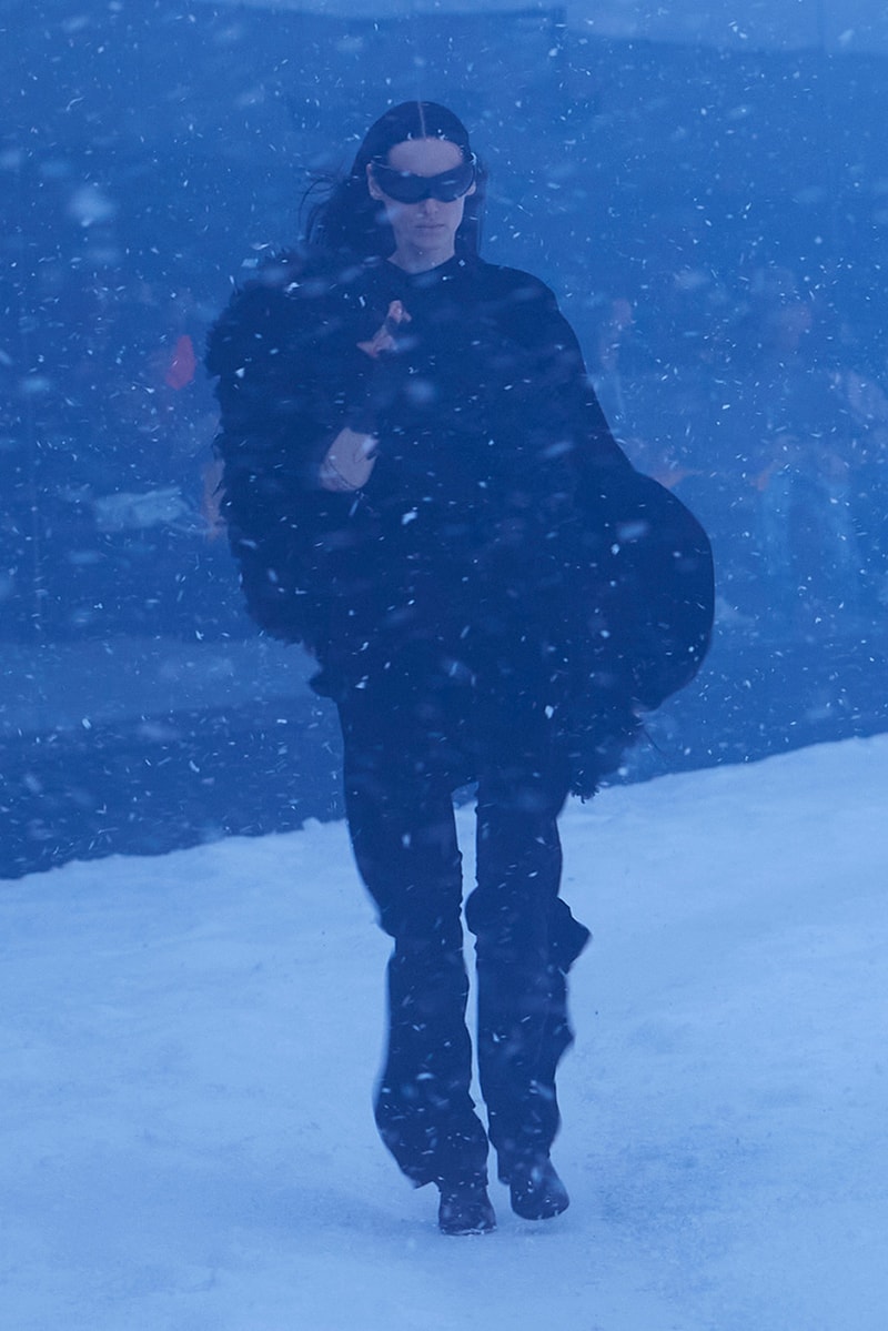 バレンシアガ デムナ balenciaga winter 22 360 collection runway paris fashion week demna blizzard 