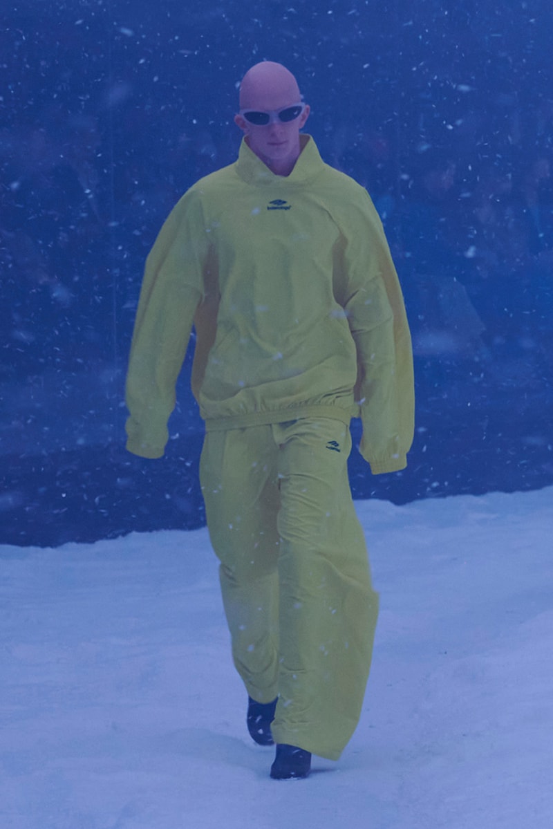 バレンシアガ デムナ balenciaga winter 22 360 collection runway paris fashion week demna blizzard 