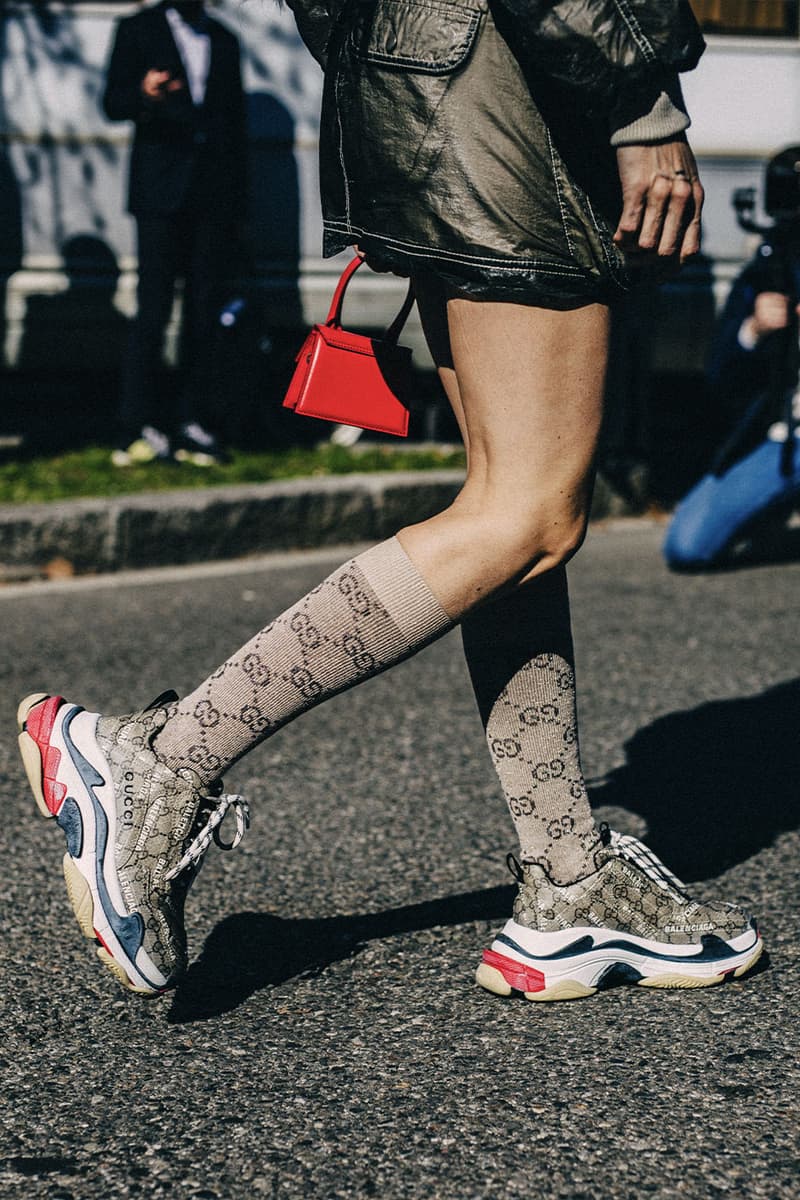 ストリートスタイル：22年秋冬ミラノファッションウィーク Milan Fashion Week FW22 Street Style Looks Is All About Smart Suiting and Head-to-Toe Tonals gucci prada fendi 