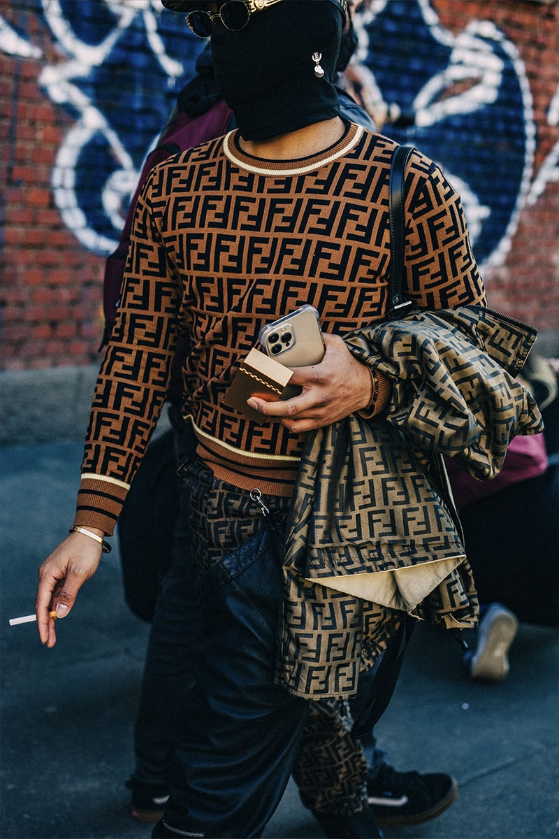 ストリートスタイル：22年秋冬ミラノファッションウィーク Milan Fashion Week FW22 Street Style Looks Is All About Smart Suiting and Head-to-Toe Tonals gucci prada fendi 