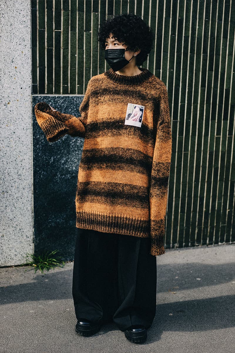 ストリートスタイル：22年秋冬ミラノファッションウィーク Milan Fashion Week FW22 Street Style Looks Is All About Smart Suiting and Head-to-Toe Tonals gucci prada fendi 