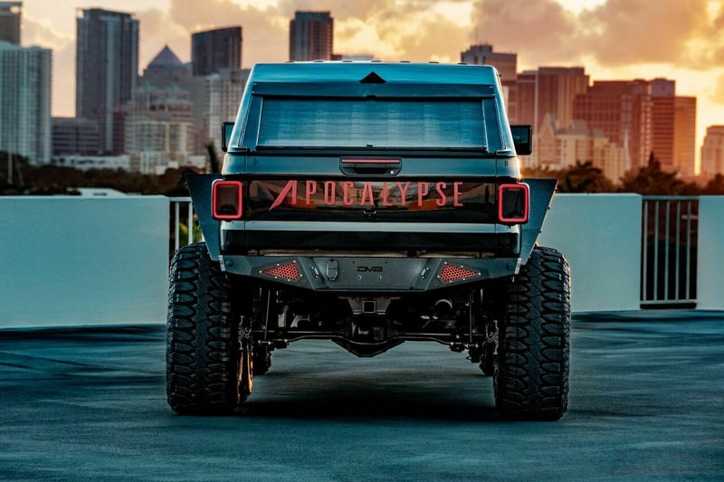 ジープの2022年製グラディエーターを6輪化したカスタムカーが約2,500万円で落札 New Hemi Hellcat 6x6 Monster Truck Reaches $220K USD Bid on eBay