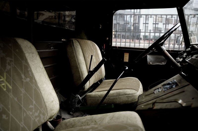 ダニエル・アーシャムとストーンアイランドがカスタムカー2型を発表 Stone Island and Daniel Arsham Join Forces To Unveil Customized Porsche 930 and Unimog 404 mercedes-benz trucks 1986 Porsche 911 Turbo design 