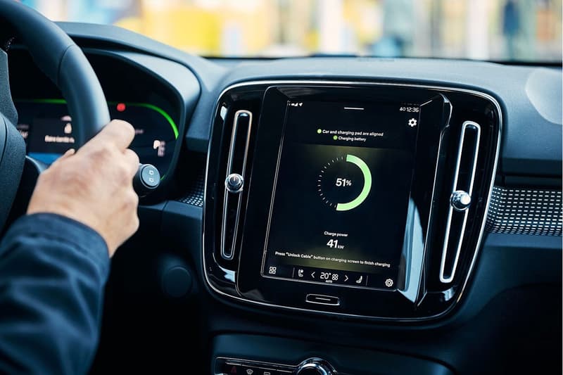 ボルボがEVの新しいワイヤレス充電技術をタクシー車両でテスト volvo to trial wireless car chargers ev xc40 recharge
