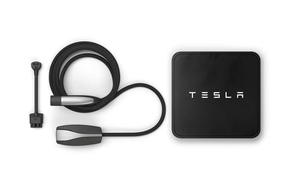 Teslaの生態|工事不要！モバイルコネクターで初の自宅充電を試す | テスラ Tesla GEN II モバイルコネクター | アクセサリー | Yskcgy