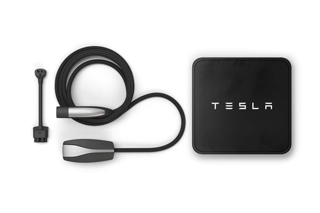 テスラが車両充電用のモバイルコネクタを付属品から削除 Tesla Charger Free Vehicle Purchases Mobile Connector Bundle Report Elon Musk User Usage