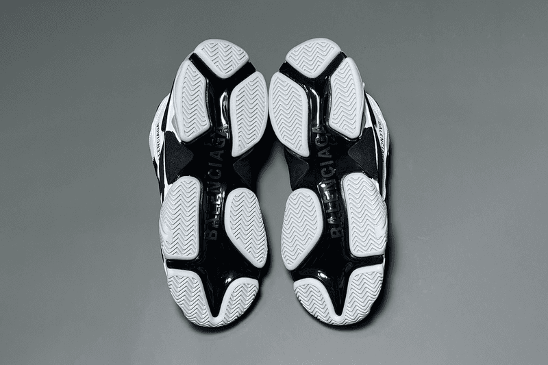 アディダスxバレンシアガによるコラボフットウェアのリーク画像が浮上 adidas x Balenciaga Triple S Rumor Release Dates Drop Demna Gvasalia White Black Three Stripes