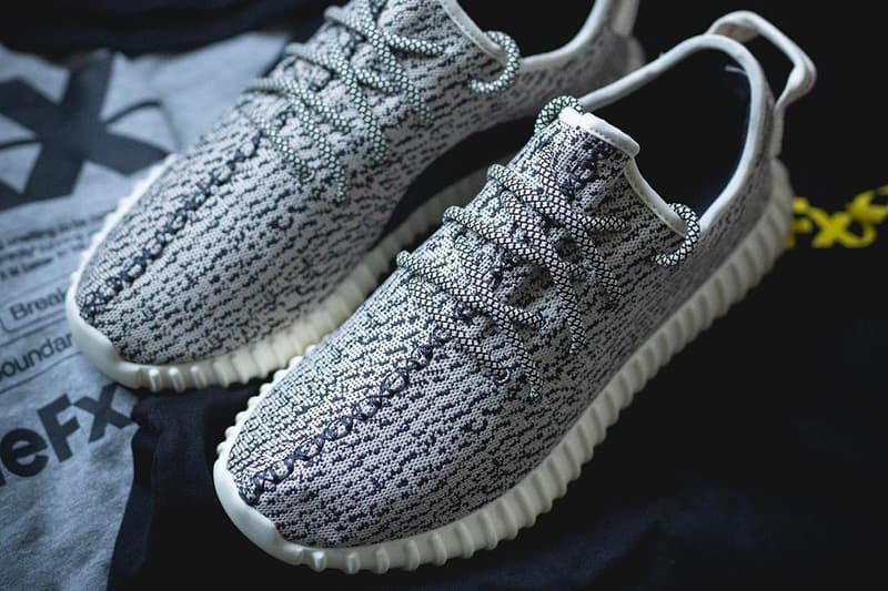 イージー ブースト 350 の OG カラー “タートルドーヴ” が待望の復刻 adidas YEEZY BOOST 350 Turtle Dove 2022 Re-Release Detailed Look Info AQ4832 Date Buy Price 