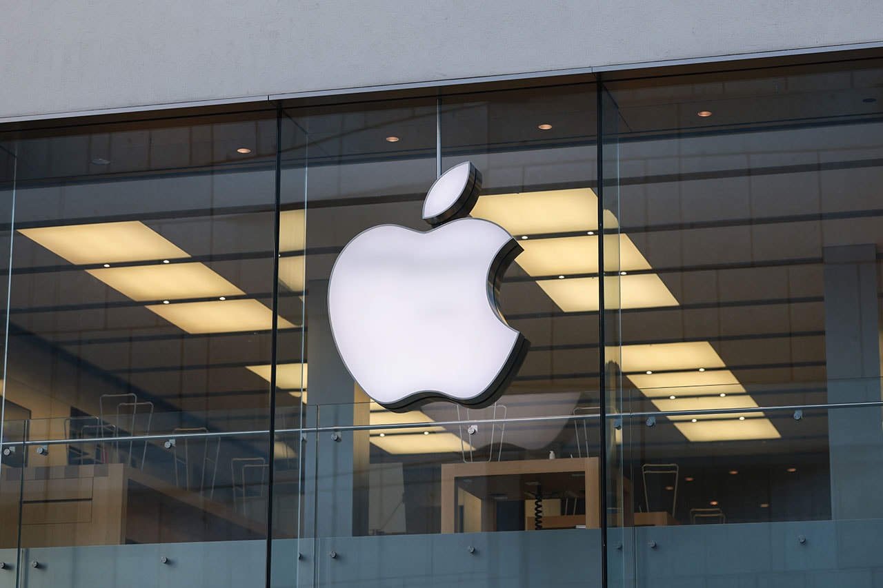 アップルがアイフォンやアイパッドに取り付ける新たなゲームコントローラーの特許を出願 Apple filed patent for new game controller to attach to iPhone and iPad