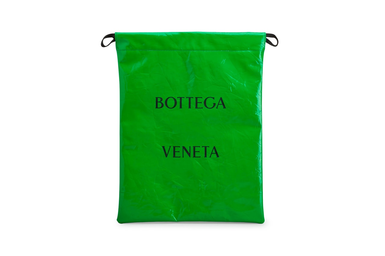 ボッテガヴェネタからショップバッグを再現したレザー製ポーチが登場 Bottega Veneta Crease Leather Pouch (Parakeet/Black) Dust Bag Luxury Designer Accessory Dover Street Market London