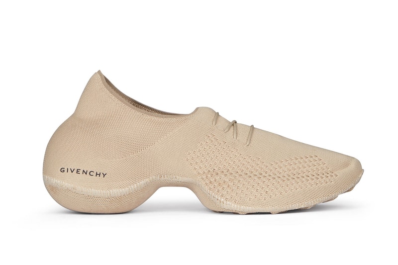 ジバンシィから話題の新作フットウェア TK-360 がリリースGivenchy newest footwear TK360 release infomation