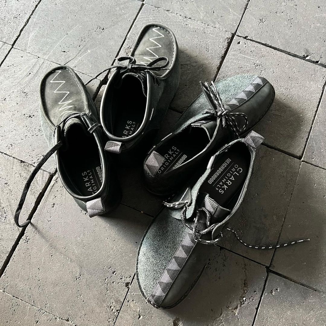 ネイバーフッドxクラークスによるコラボフットウェア2型が公開される NEIGHBORHOOD and Clarks Originals Debut Footwear Collaboration wallabee desert boot suede canvas nylon webbing dark grey release info first look