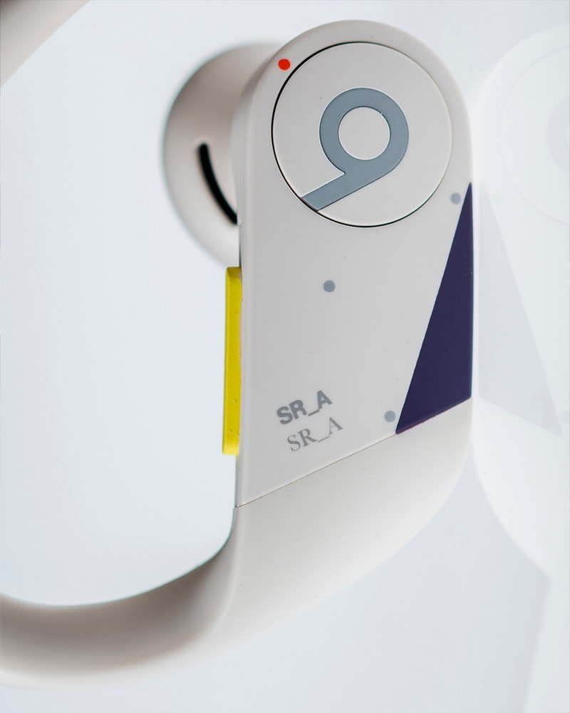 サミュエル・ロスがビーツ・バイ・ドクタードレとのコラボを発表 Samuel Ross SR_A and Beats by Dr. Dre Have Teamed Up Again for Custom Powerbeats Pro Earbuds