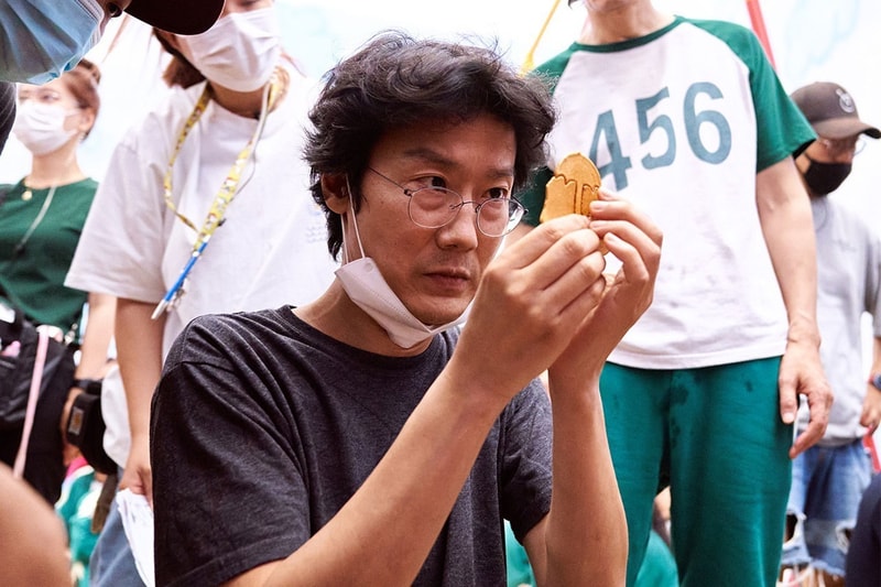 『イカゲーム』の監督がさらに暴力的な内容の新作を準備中 'Squid Game' Director Hwang Dong-hyuk Reveals He Is Working On a "Much More Violent" New Project killing old people club controversail film miptv cannes umberto eco